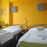利拉鲁酒店 Paralía